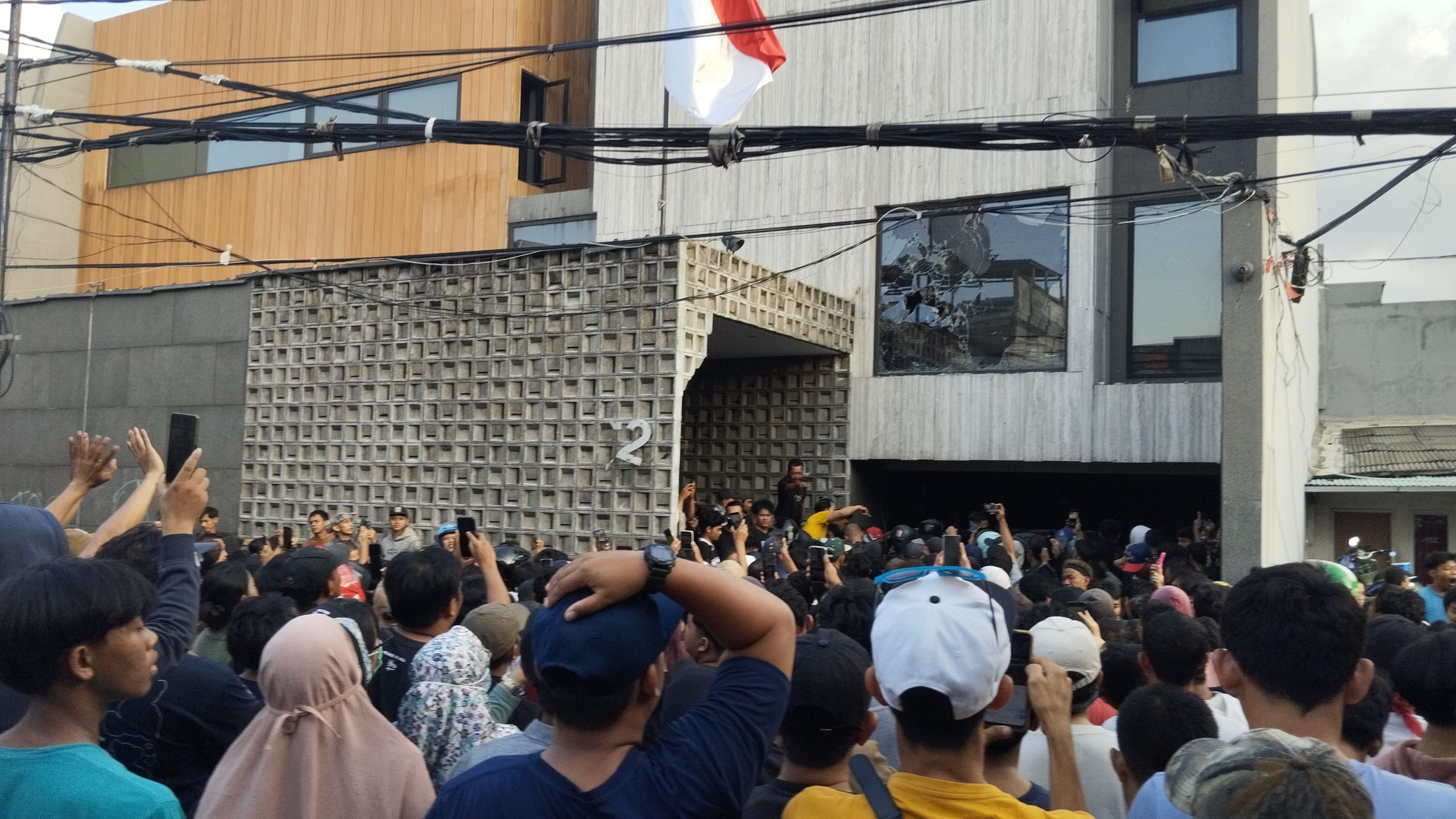 Aksi Penjarahan Rumah Pejabat Pemerintah, Buntut Kekecewaan Rakyat yang Memuncak