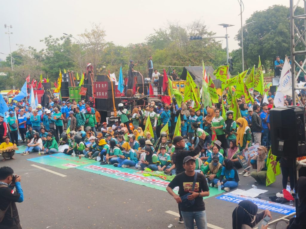 Solidaritas Buruh melalui Serikat Pekerja