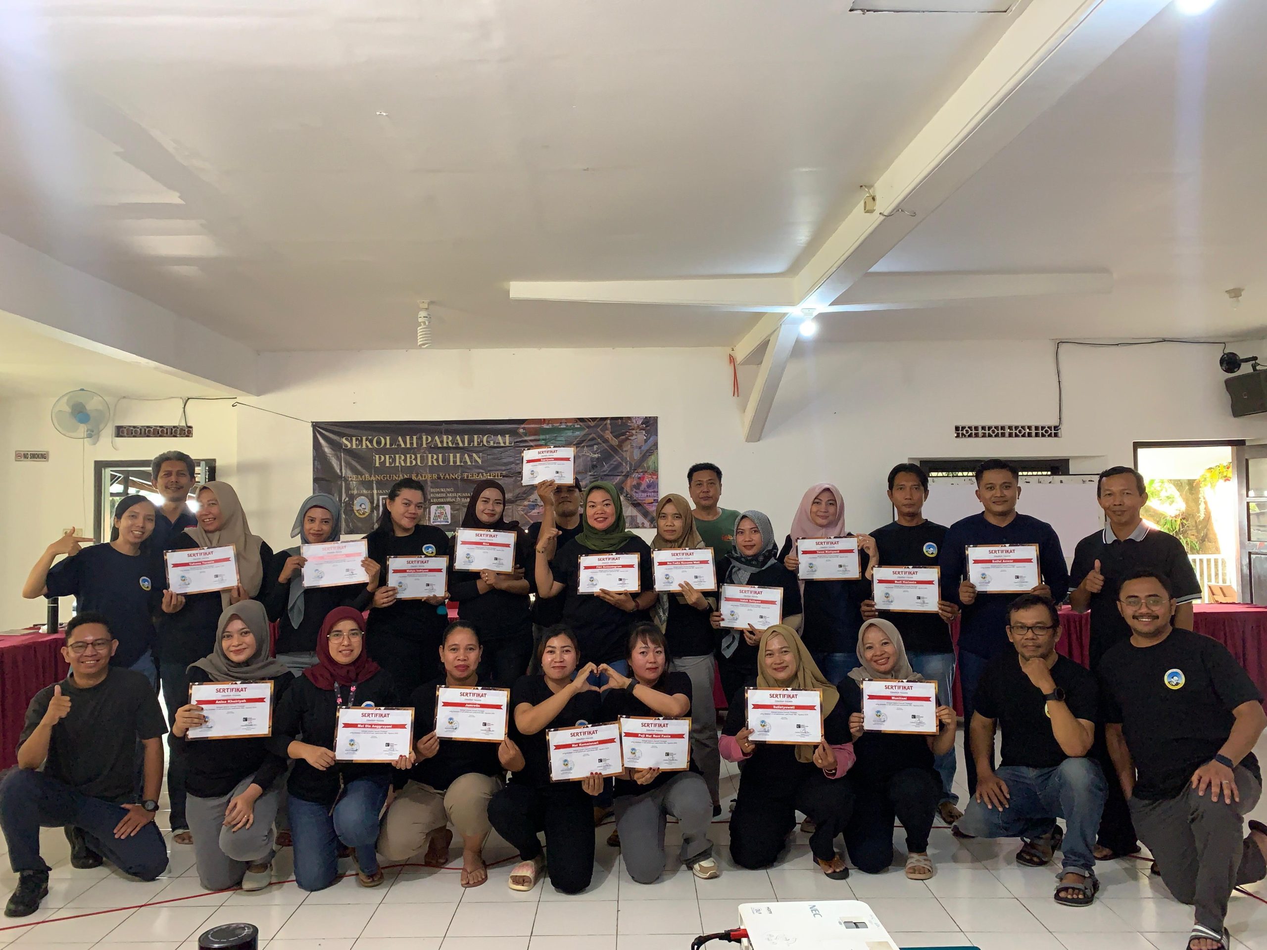 Pertemuan Terakhir Pelatihan Paralegal: Bahagia dan Haru Menyatu Di Taman Kartini Pacet