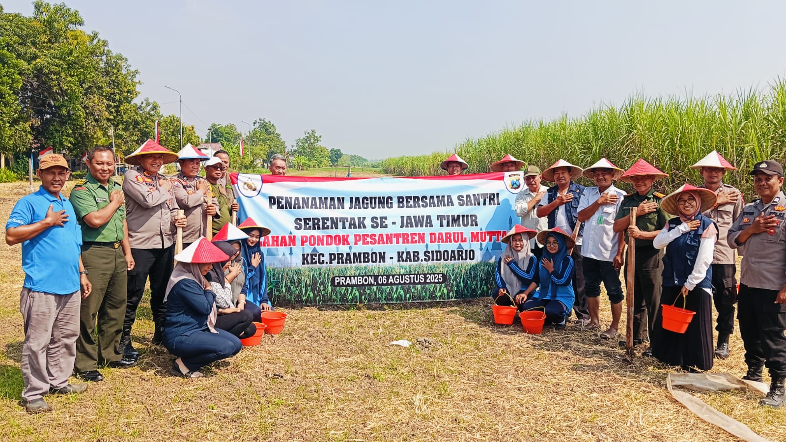 Penanaman Jagung Serentak Di Ponpes Darul Muttaqin Prambon, Program Dukung Swasembada Pangan 2025