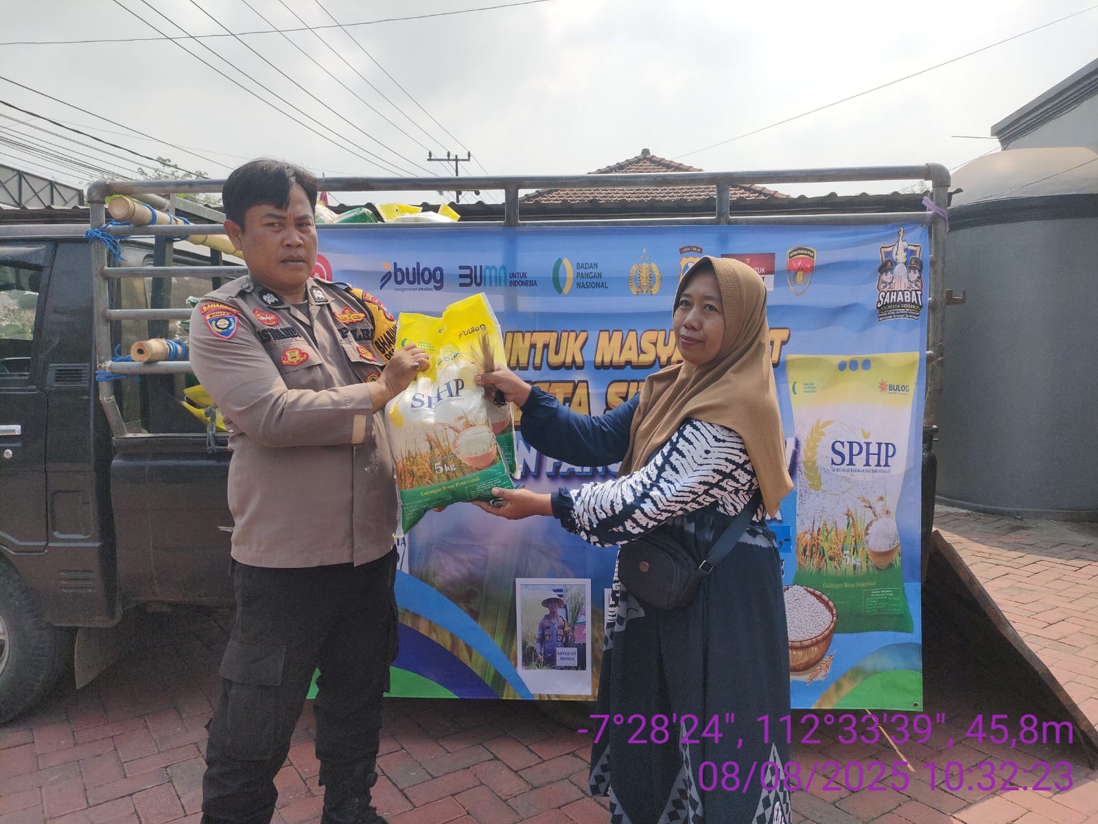 Polsek Prambon Gelar Gerakan Pangan Murah, Sediakan 2,5 Ton Beras untuk Warga