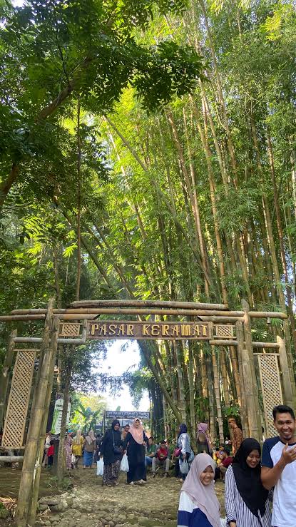 Pasar Keramat Pacet Mojokerto, Destinasi Wisata Kuliner Bernuansa Alam