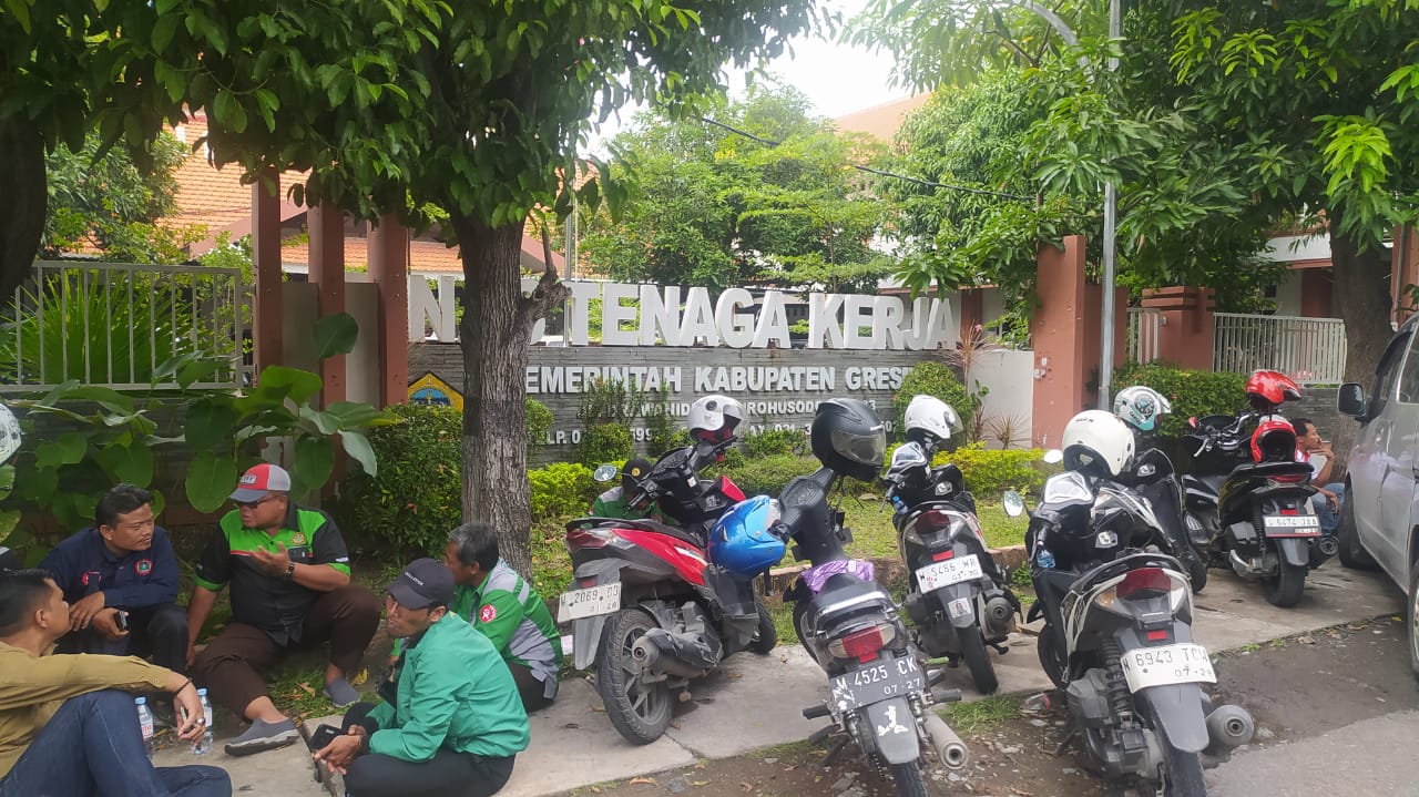 Buruh Kawal Proses Perundingan Dewan Pengupahan di Disnaker Gresik