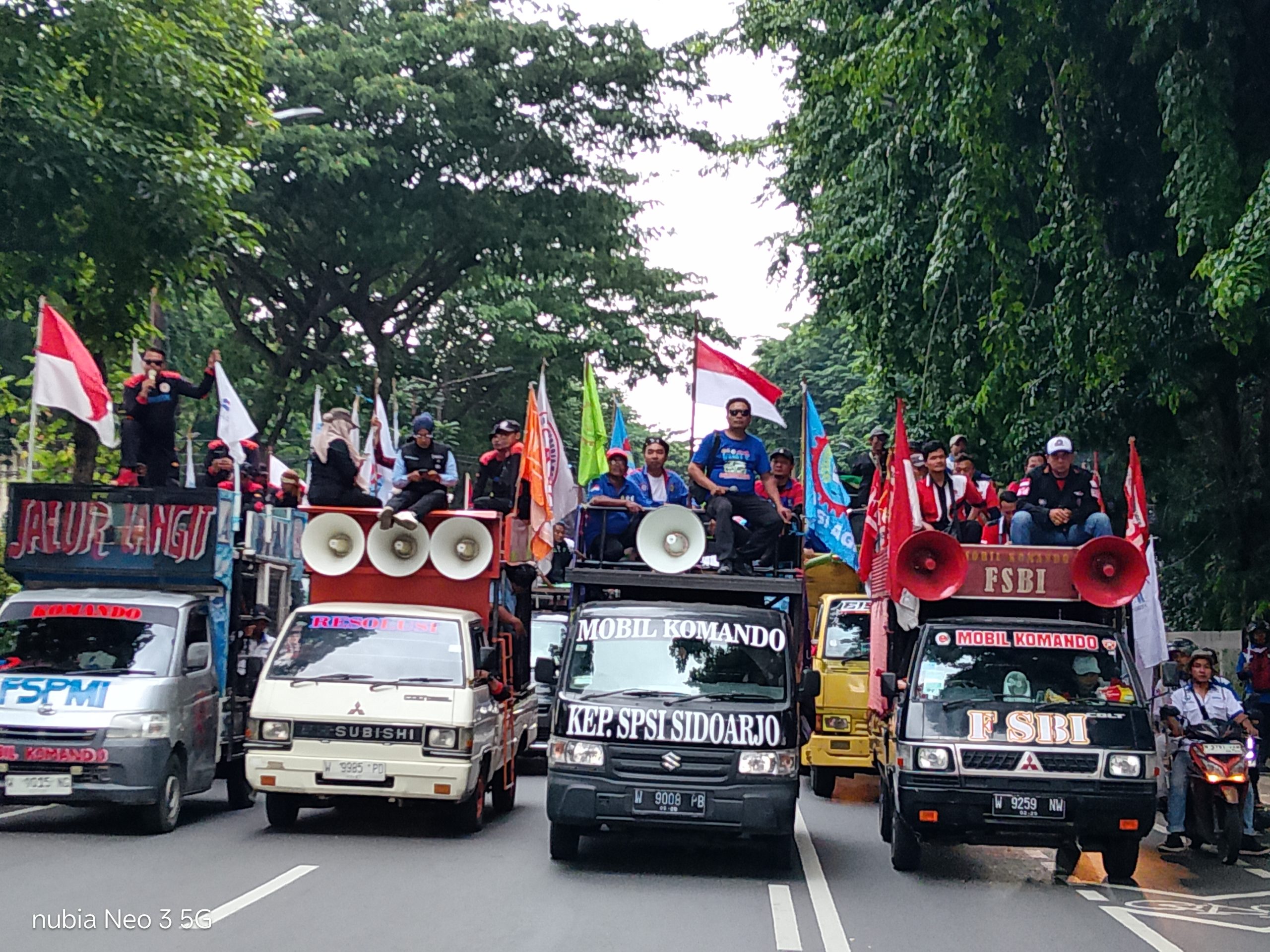 Catatan Akhir Tahun Buruh: Kesejahteraan yang Masih Jauh dari Kata Layak