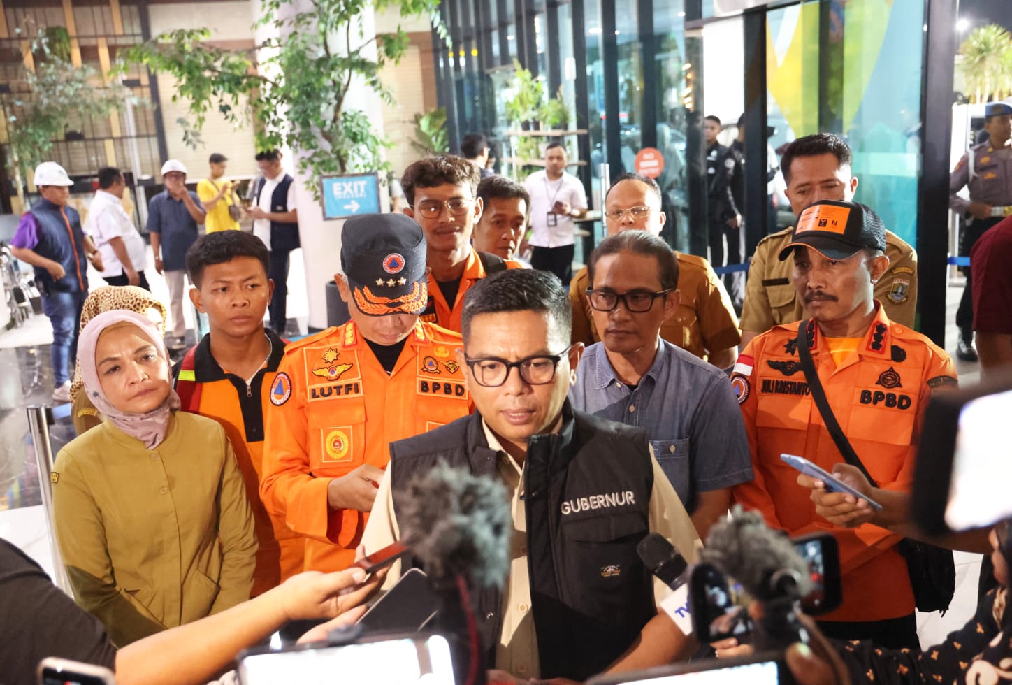 Gubernur Banten Prioritaskan Keselamatan 420 Penumpang KMP Batumandi Yang Terbakar